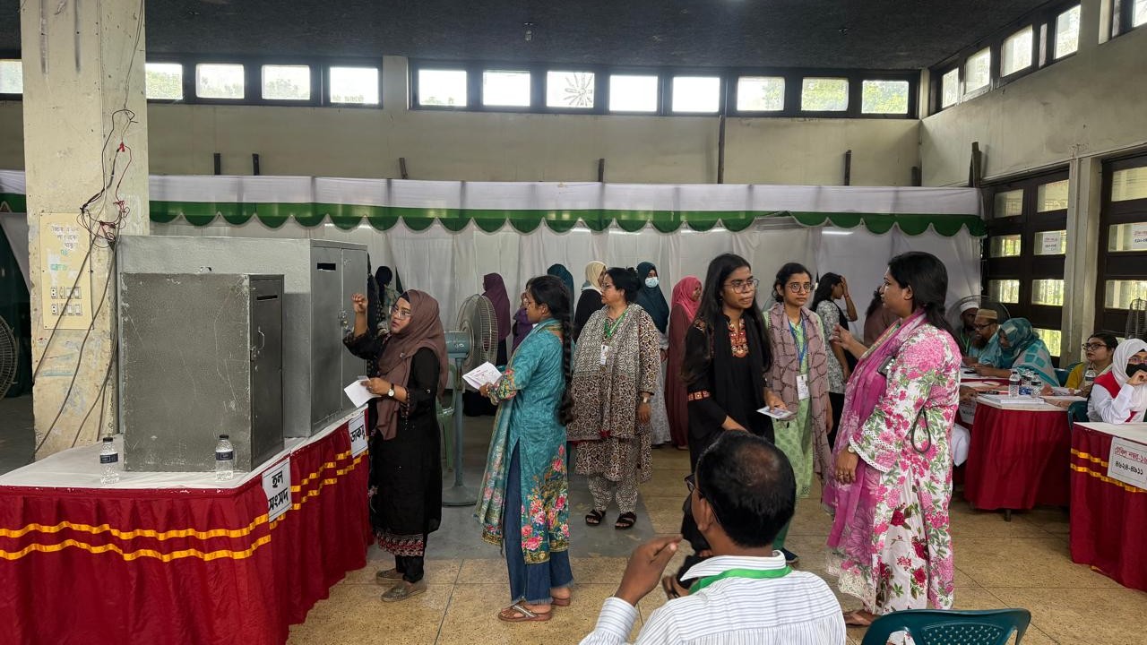 শান্তিপূর্ণ পরিবেশে শেষ হলো ডাকসুর ভোটগ্রহণ