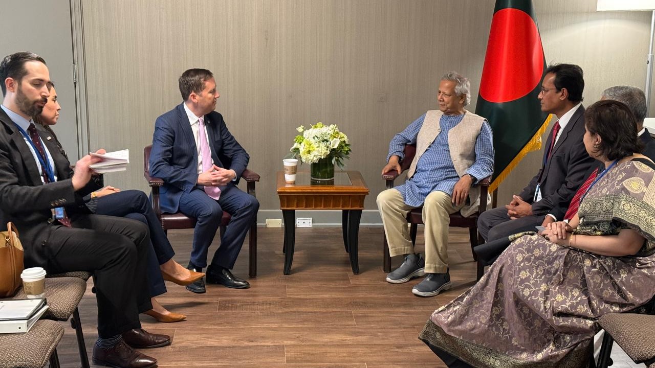 নির্বাচন শান্তিপূর্ণ করতে ব্যাপক প্রস্তুতি নিচ্ছে সরকার : প্রধান উপদেষ্টা