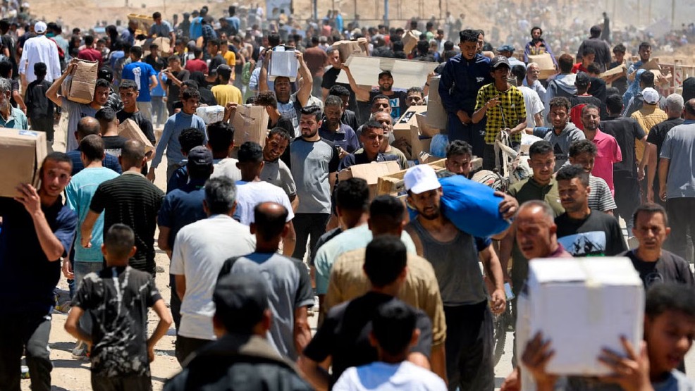 যুদ্ধবিরতির পর এই প্রথম গাজায় ত্রাণবাহী ট্রাক