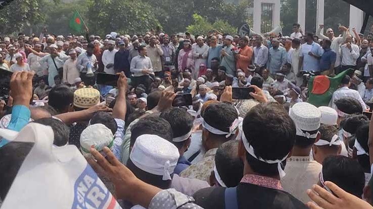 ২০ শতাংশ বাড়িভাড়া বৃদ্ধির দাবিতে উত্তাল শাহবাগ