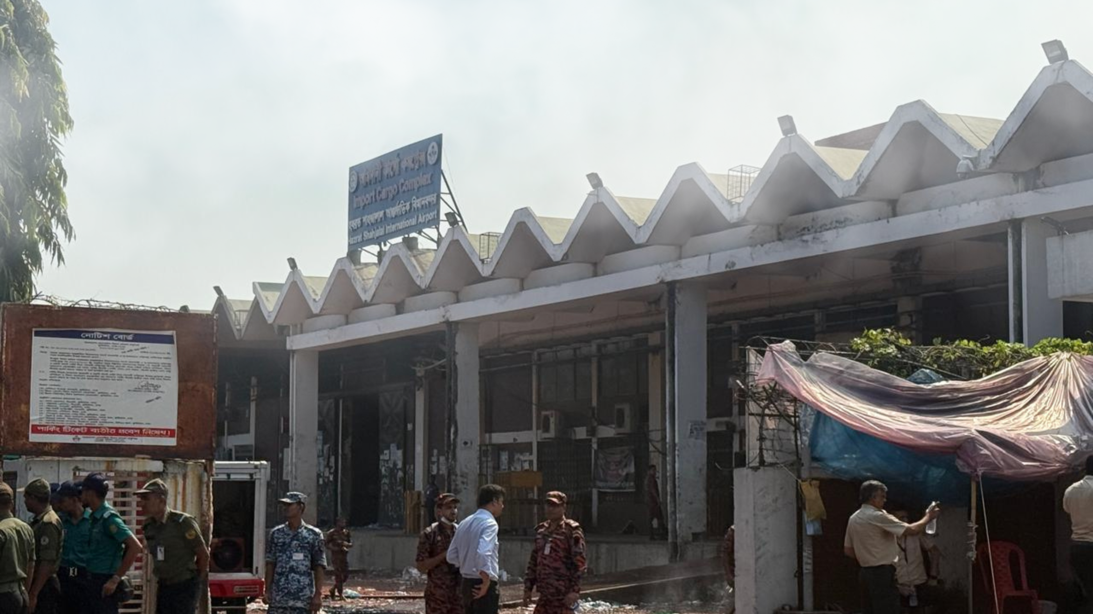 কার্গো ভিলেজে ভয়াবহ আগুনে বিপর্যয়, ২১ ঘণ্টা পরও ধোঁয়া