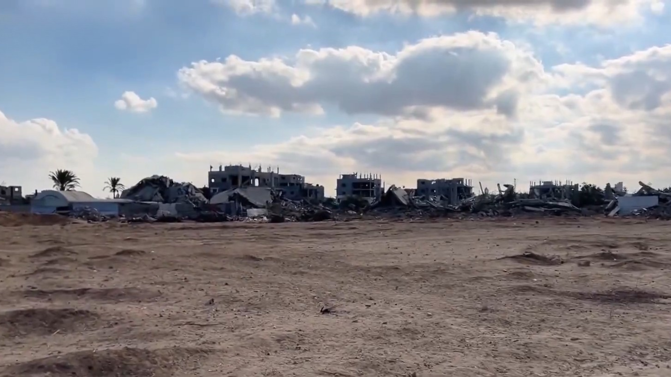 গাজায় বিমান হামলা এবং রাফাহ সীমান্ত বন্ধ করেছে ইসরাইল