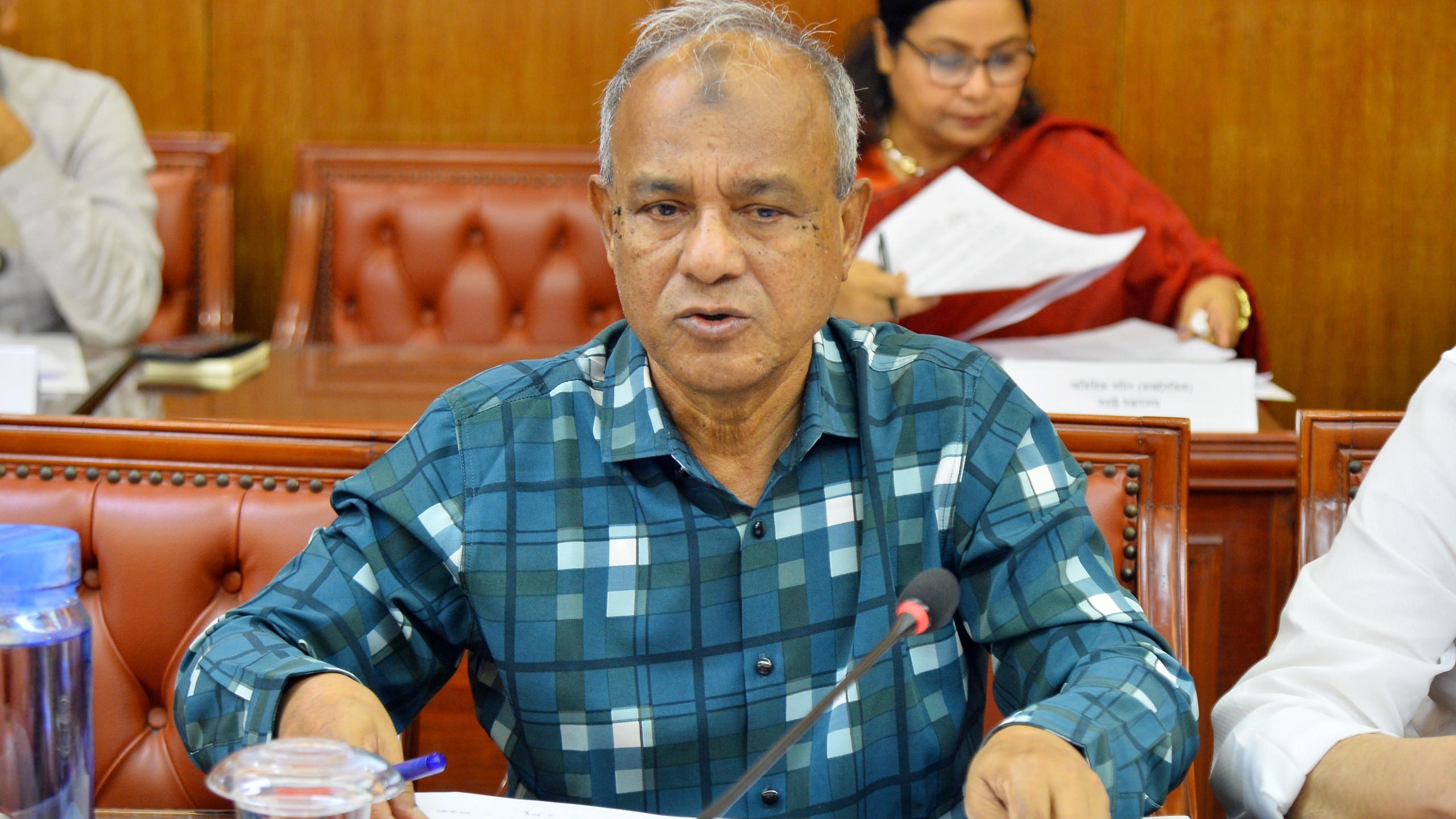 নির্বাচনের আগে গ্রাহক প্রতি সিমের সংখ্যা কমিয়ে আনা হবে- স্বরাষ্ট্র উপদেষ্টা